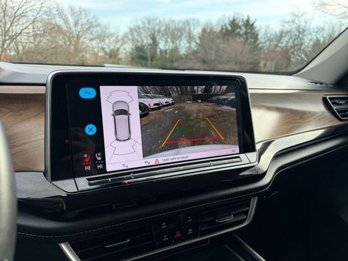 Used 2025 Volkswagen Atlas SE image 17