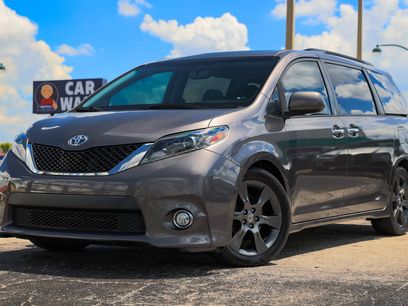 Used 2016 Toyota Sienna SE