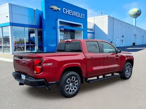 Used 2026 Chevrolet Colorado Z71 w/ Technology Package AWD/4WD image 3