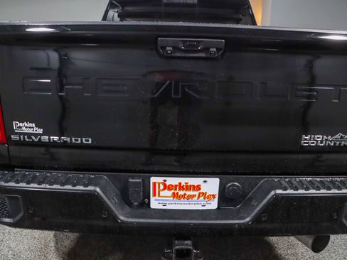 Used 2021 Chevrolet Silverado 2500 High Country w/ Z71 Off-Road Package AWD/4WD image 8