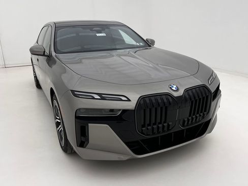 New 2026 BMW 740i xDrive image 3