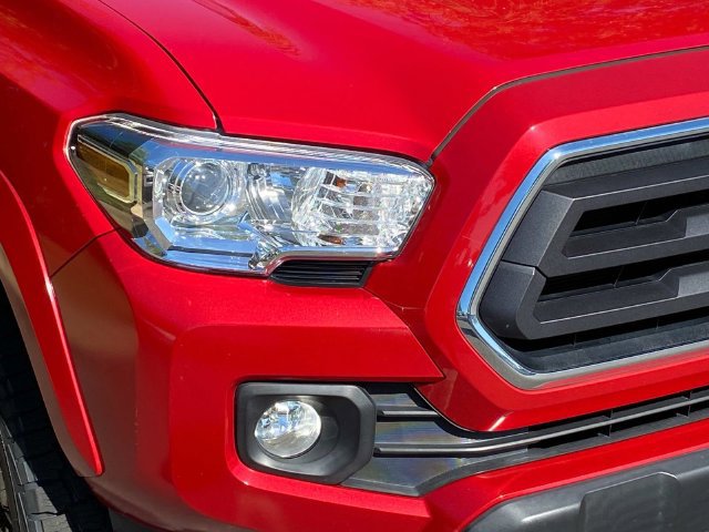 Used 2022 Toyota Tacoma SR5 w/ Technology Package RWD image 4