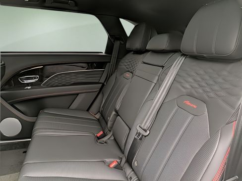 Used 2023 Bentley Bentayga Extended Wheelbase AWD/4WD image 34