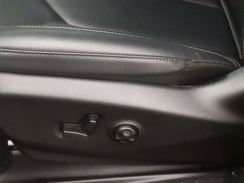 Used 2025 Chrysler Pacifica Select FWD image 17