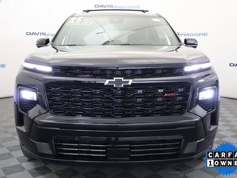 Used 2025 Chevrolet Traverse RS image 13