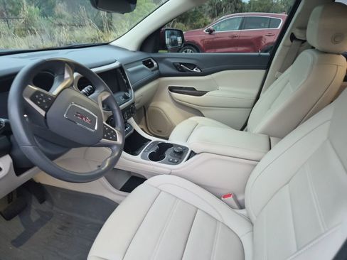 Used 2022 GMC Acadia Denali w/ Denali Ultimate Package image 8