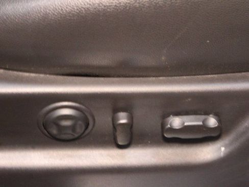 Used 2013 Chevrolet Avalanche LTZ image 12