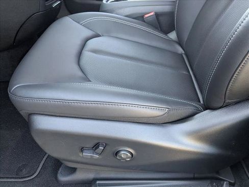 New 2026 Chrysler Pacifica Select FWD image 4