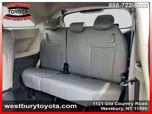 Used 2024 Toyota Sienna XLE FWD image 18