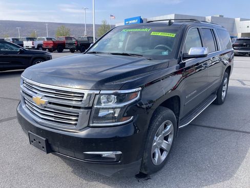 Used 2017 Chevrolet Suburban Premier image 3