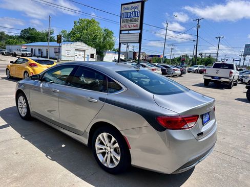 Used 2017 Chrysler 200 Limited Platinum w/ Comfort & Convenience Group FWD image 5