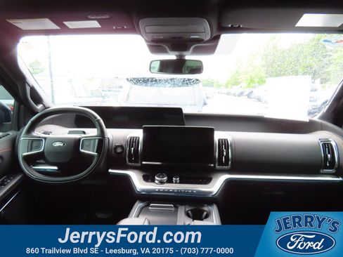 Used 2025 Ford Expedition Tremor AWD/4WD image 15