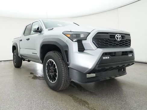 Certified 2025 Toyota Tacoma TRD Off-Road image 30