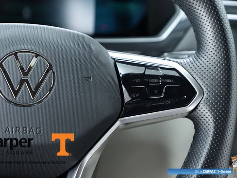 Used 2022 Volkswagen Tiguan SE R-Line image 22