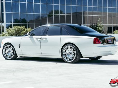 Used 2017 Rolls-Royce Ghost RWD image 58