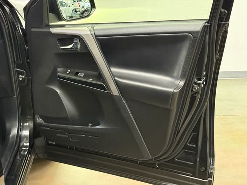 Used 2017 Toyota RAV4 Limited w/ Carpet Mat Package AWD/4WD image 19