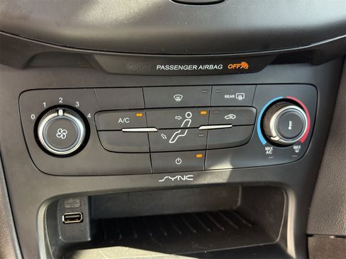 Used 2018 Ford Focus SE image 20