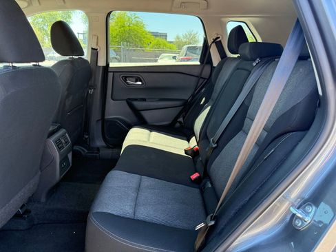 Used 2025 Nissan Rogue SV image 9