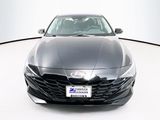 Used 2022 Hyundai Elantra SEL w/ Convenience Package image 2