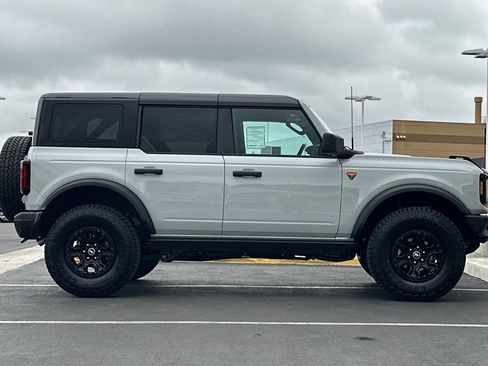 New 2026 Ford Bronco Badlands image 2