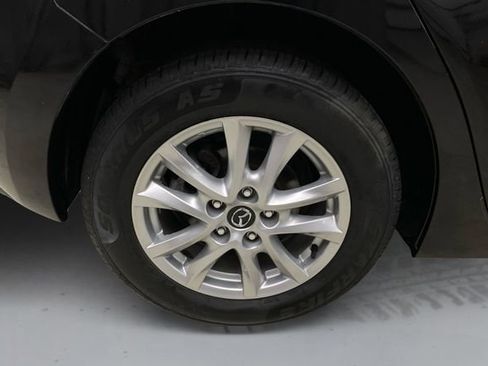 Used 2015 MAZDA MAZDA3 i Touring w/ Technology Package FWD image 17