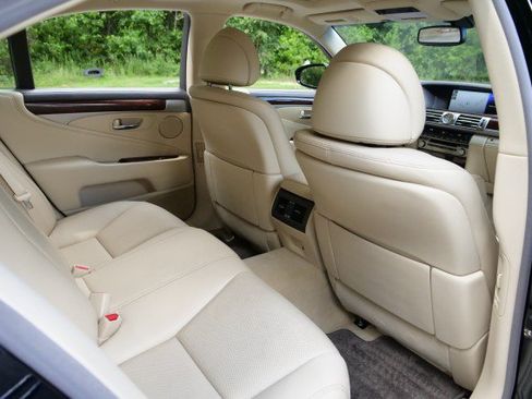 Used 2016 Lexus LS 460 w/ Comfort Package RWD image 41