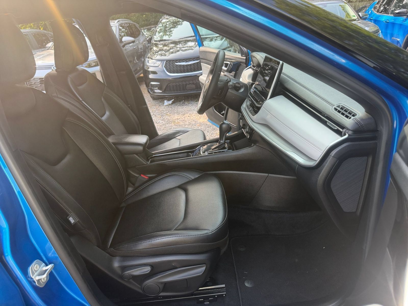 Used 2025 Jeep Compass Limited AWD/4WD image 35