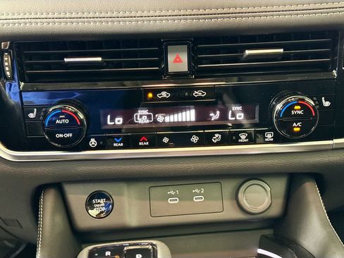 Used 2025 Nissan Rogue Platinum w/ Platinum Premium Package FWD image 16