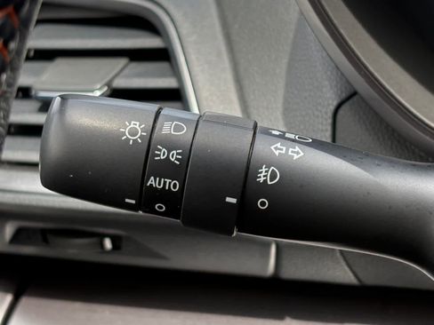 Used 2019 Subaru Crosstrek 2.0i Limited w/ Moonroof Package w/Navigation AWD/4WD image 21