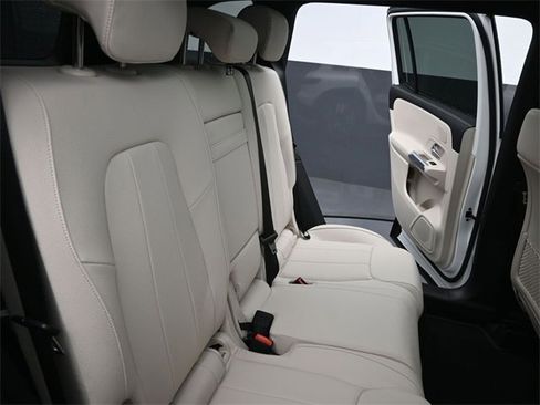 New 2025 Mercedes-Benz GLB 250 image 27
