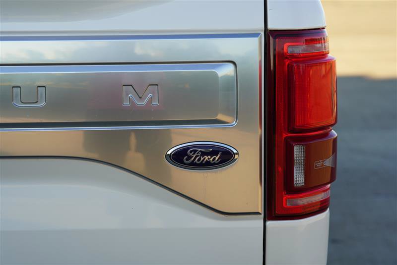 Used 2015 Ford F150 Platinum w/ Equipment Group 701A Luxury AWD/4WD image 31