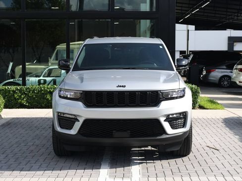 Used 2025 Jeep Grand Cherokee Limited w/ Black Appearance Package RWD image 3