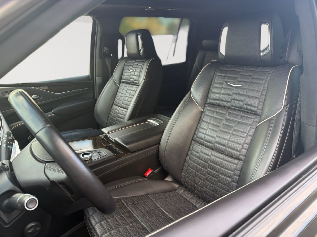 Used 2024 Cadillac Escalade ESV Sport Platinum w/ LPO, ONYX Package AWD/4WD image 13