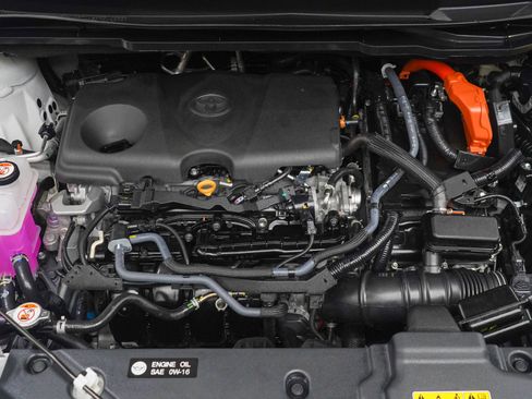 Used 2025 Toyota Sienna XLE w/ XLE Plus Package AWD/4WD image 32