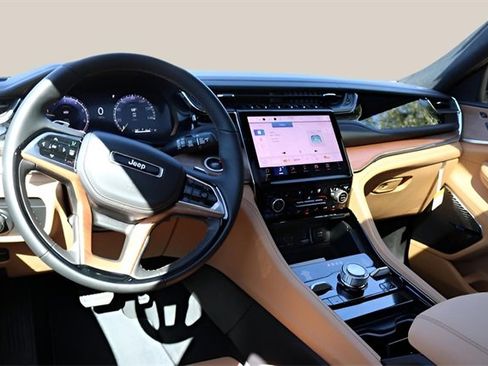 New 2025 Jeep Grand Cherokee Summit image 14