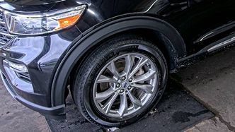 Used 2023 Ford Explorer XLT w/ Equipment Group 202A AWD/4WD image 7