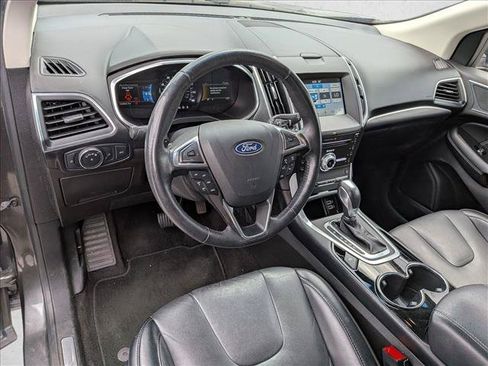 Used 2018 Ford Edge Titanium w/ Technology Package FWD image 9
