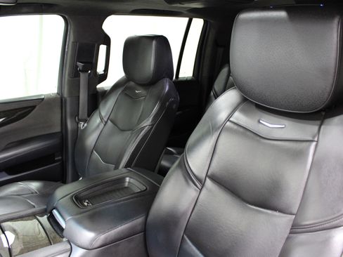 Used 2019 Cadillac Escalade ESV Platinum AWD/4WD image 4