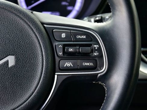 Certified 2022 Kia Niro LXS image 16