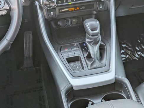 Used 2021 Toyota RAV4 XLE Premium image 14