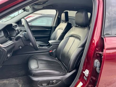 Used 2023 Jeep Grand Cherokee L Limited w/ Luxury Tech Group II AWD/4WD image 11