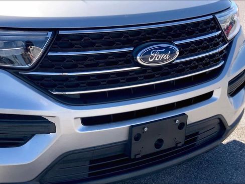 Used 2020 Ford Explorer XLT image 30