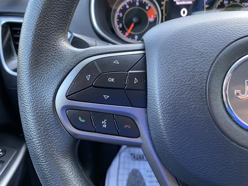 Used 2020 Jeep Cherokee Latitude FWD image 19