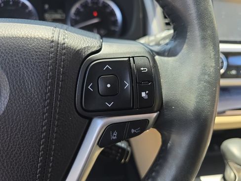 Certified 2019 Toyota Highlander XLE AWD/4WD image 22