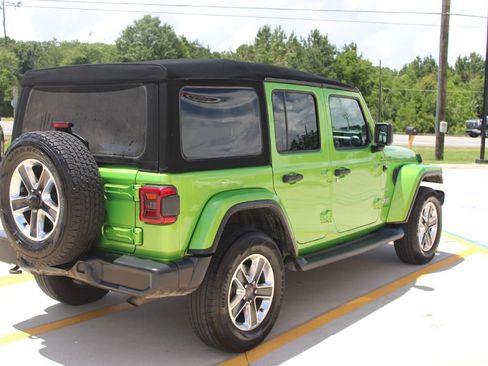 Used 2018 Jeep Wrangler Unlimited Sahara AWD/4WD image 3