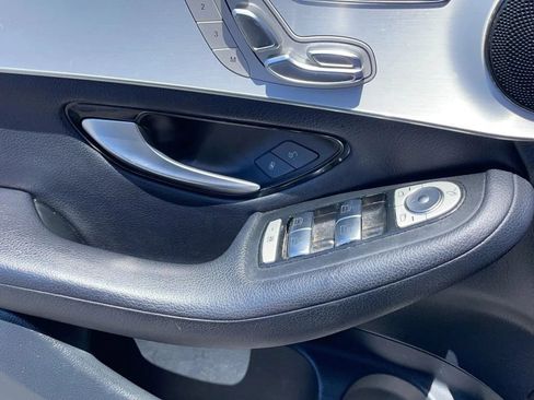Used 2019 Mercedes-Benz GLC 300 4MATIC image 27