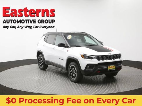 Used 2025 Jeep Compass Trailhawk AWD/4WD image 47