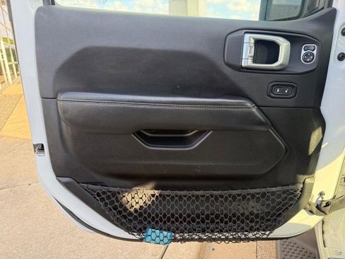 Used 2020 Jeep Wrangler Unlimited Sahara image 18