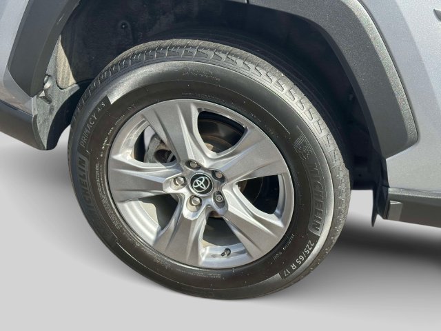 Used 2022 Toyota RAV4 XLE AWD/4WD image 8