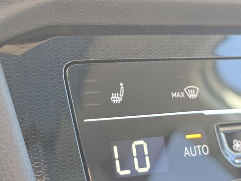 New 2025 Volkswagen Taos SE image 11